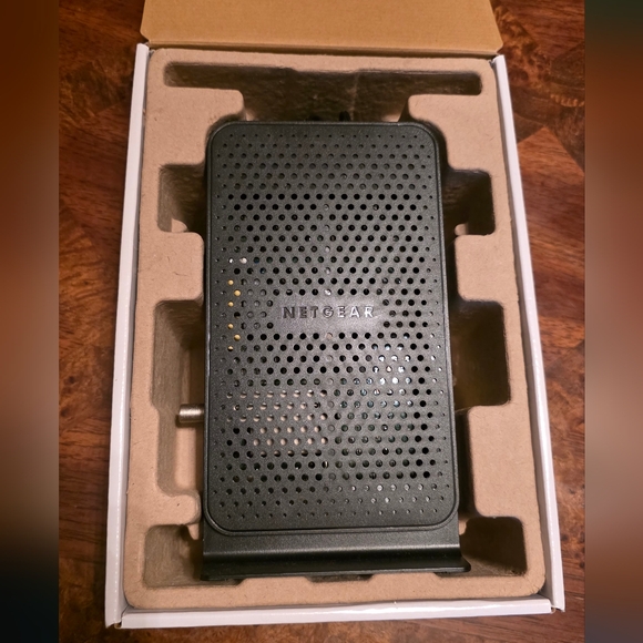 NETGEAR N600 Dual Band Modem Router - Black - Picture 2 of 9